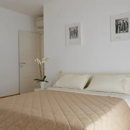 Le Residenze Di Via Lo Re Фоджиа